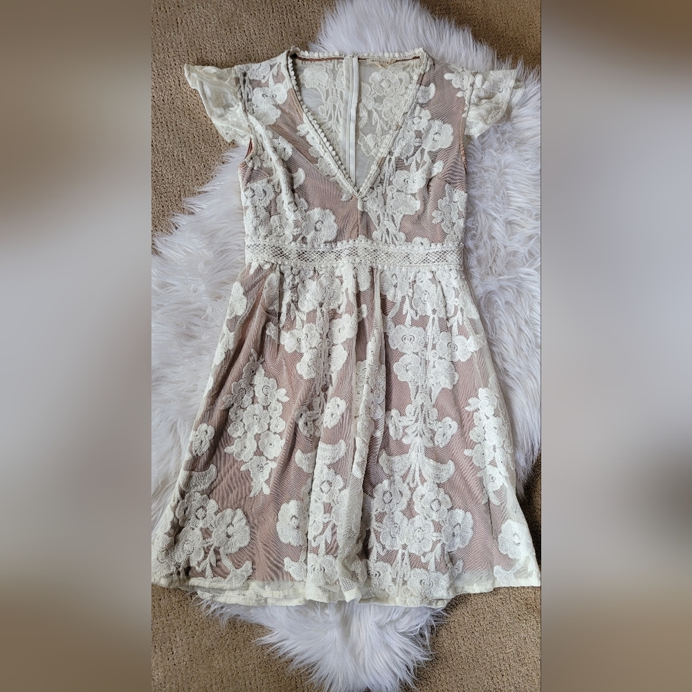Main Strip Lace V neck Dress Ivory Tan Size Small